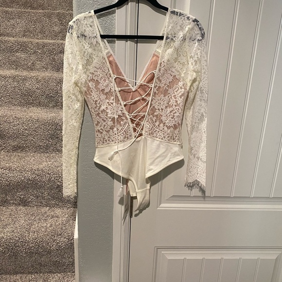 Jetset Diaries Caribbean Bodysuit Ivory Lace Open Back Revolve TJD White NWT - Picture 5 of 7